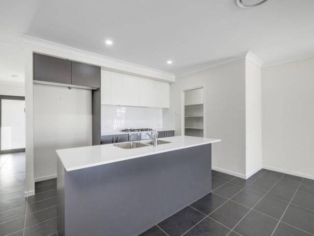 Ducted Air Conditioning Throughout
