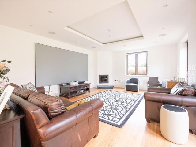 Duchess Crescent, Stanmore HA7, 5 bed shared accommodation to rent, £8,800 pcm | PrimeLocation