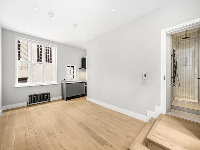 Duck Lane, Soho, W1F Studio to rent £2,578 pcm £595 pw