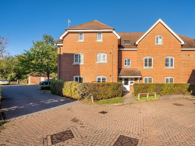 Ducketts Mead, Reading RG2, 2 bed flat to rent, £1,550 pcm | PrimeLocation