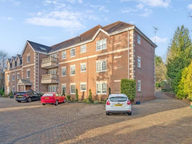 Ducks Hill Road, Northwood HA6, 3 bed flat to rent, £3,300 pcm | PrimeLocation