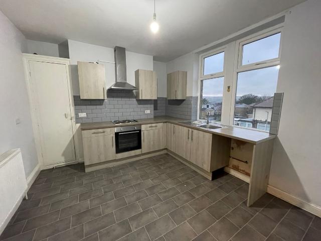 Duckworth Lane, Bradford, West Yorkshire BD9, 4 bed flat to rent, £700 pcm | PrimeLocation