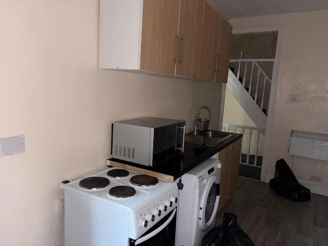 Duckworth Lane, Bradford, West Yorkshire BD9, 4 bed flat to rent, £595 pcm | PrimeLocation