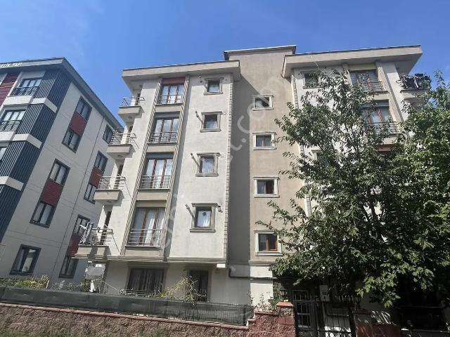 Dudulu Mahallesinde Ulaşıma Yakın Arakat Kiralık 2+1