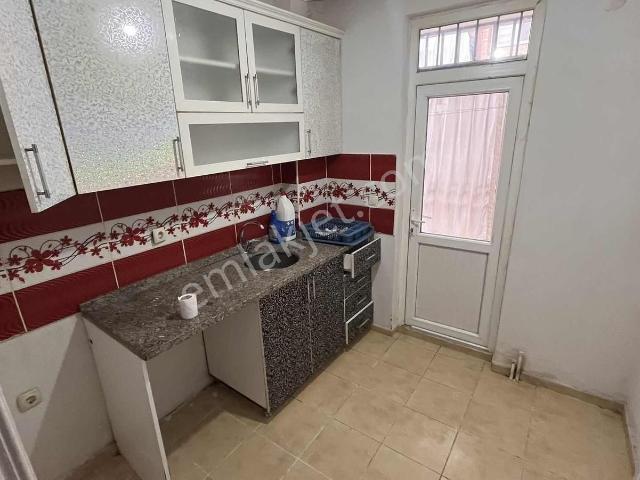 Düdenbaşında Çevreyoluna Yürüme Mesafesinde 1+1 Kiralık Daire