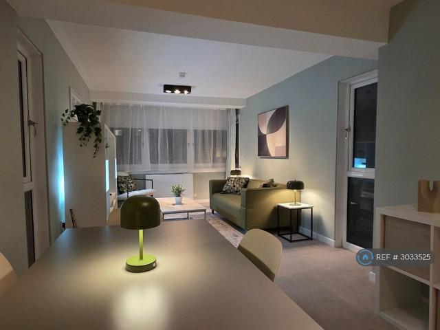 Dudley Court, Glasgow, G41 1 bed flat to rent £1,050 pcm £242 pw