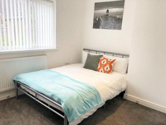 Dudley DY1 1 bed in a house share to rent £500 pcm £115 pw