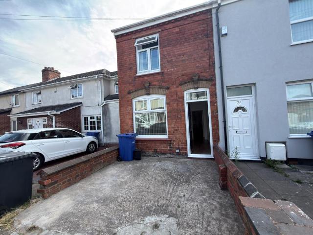 Dudley DY2 2 bed terraced house to rent £1,000 pcm £231 pw