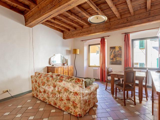 DUE CAMERE, DOPPI SERVIZI, BALCONE, FINEMENTE RISTRUTTURATO !