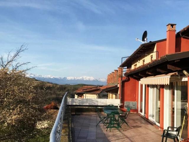 Due cascine ristrutturate con giardino e vista panoramica 650m² Belvedere Langhe