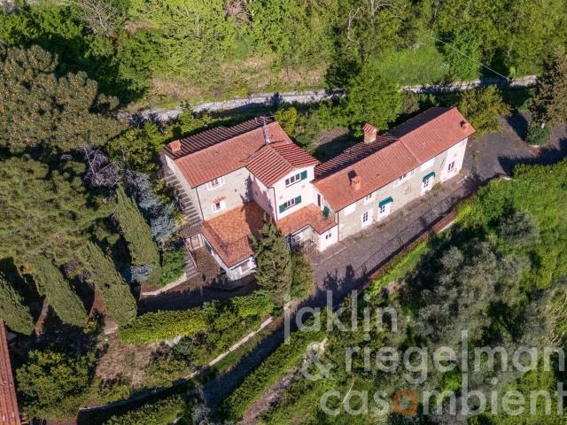 Due case in posizione collinare vicino a Reggello 532m² Reggello