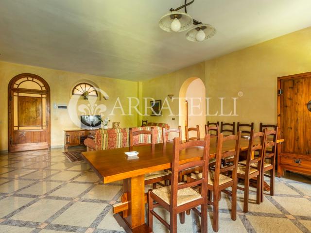 Due appartamenti per un totale di 270 mq in villa a Montepul. 273m² Montepulciano