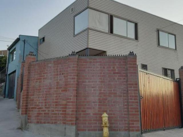 DUEÑO ARRIENDA AÑO CORRIDO Y PRIMER PISO, AMPLIA Y CÓMODA CASA SOLIDA EN VALPARAISO