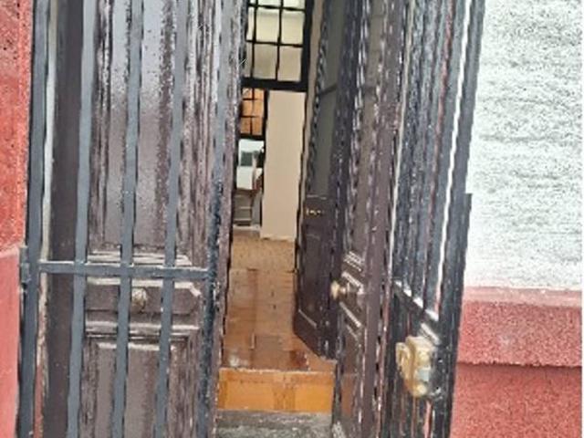 Dueña Arrienda su Casa a Calle Principal