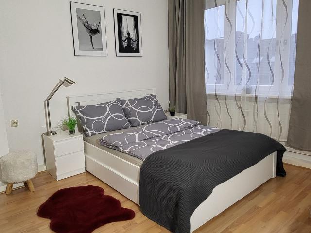 Duisburg close to Düsseldorf Airport & Messe / Fair 20Min, Duisburg Amsterdam Apartments for Rent