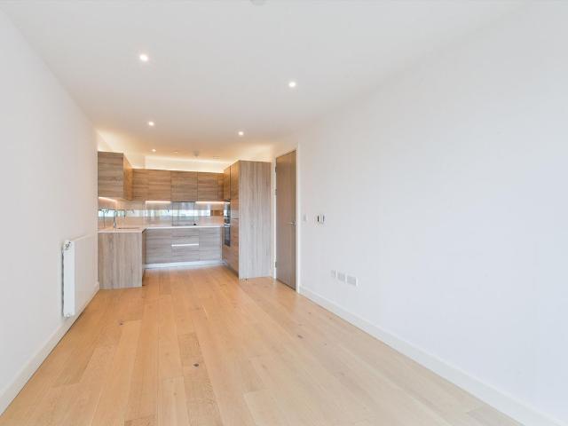Duke Of Wellington Avenue, London SE18, 2 bed flat to rent, £2,300 pcm | PrimeLocation