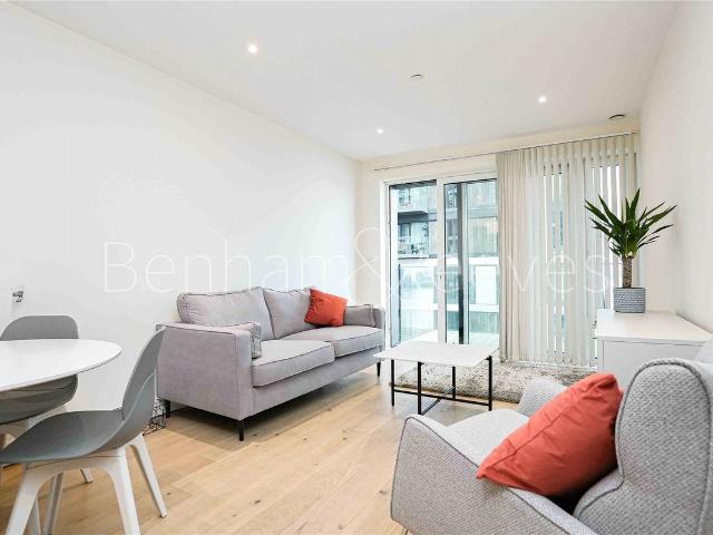 Duke Of Wellington Avenue, London SE18, 2 bed flat to rent, £2,400 pcm | PrimeLocation