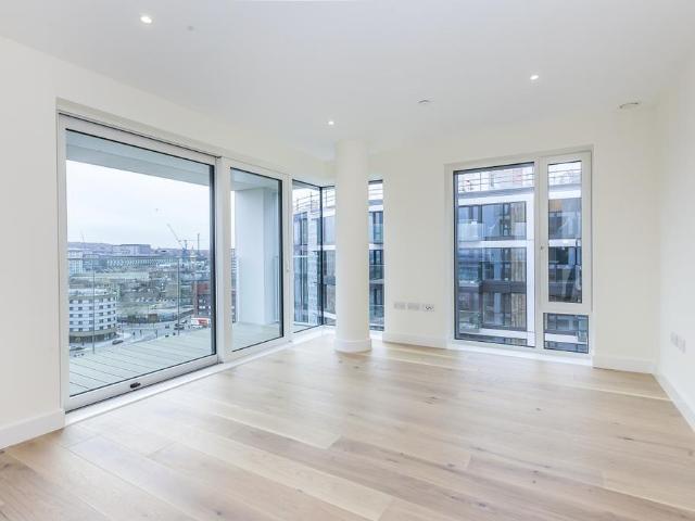 Duke Of Wellington Avenue, Royal. 2 bed apartment to rent £2,500 pcm £577 pw