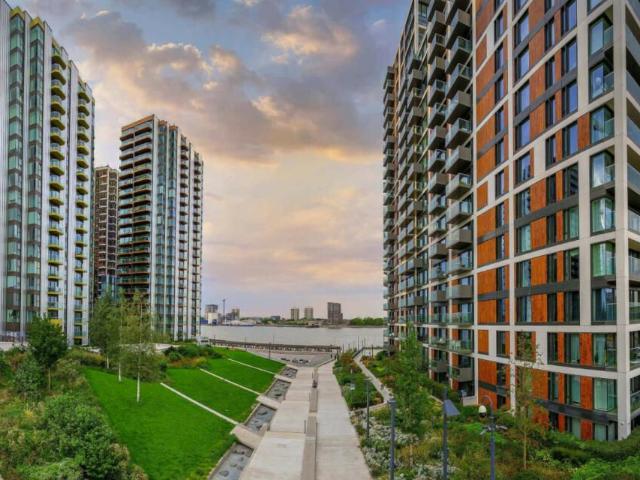 Duke Of Wellington Avenue, Woolwich SE18, 3 bed flat to rent, £3,700 pcm | PrimeLocation