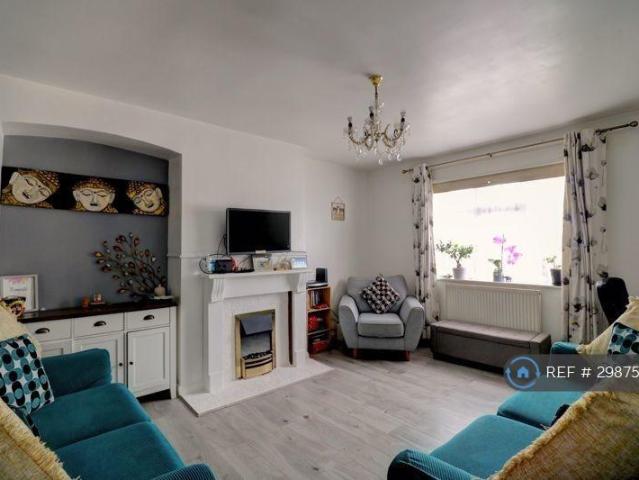 Duke Road, Barkingside, IG6 3 bed maisonette to rent £1,995 pcm £460 pw