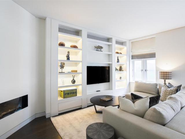 Duke Street 2 bed apartment to rent £10,400 pcm £2,400 pw