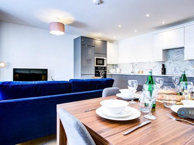 Dukes Avenue, New Malden, KT3 3 bed flat to rent £2,750 pcm £635 pw