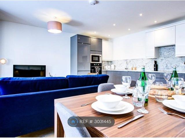 Dukes Avenue, New Malden KT3, 3 bed flat to rent, £2,750 pcm | PrimeLocation