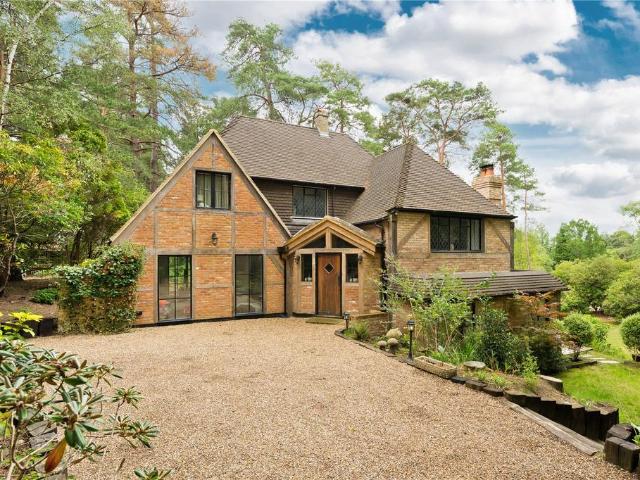 Dukes Covert, Bagshot, Surrey, GU19 4 bed detached house to rent £8,500 pcm £1,962 pw