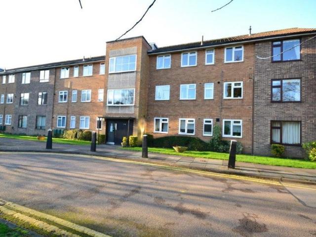 Dukes Drive, Leicester 3 bed flat to rent £1,150 pcm £265 pw