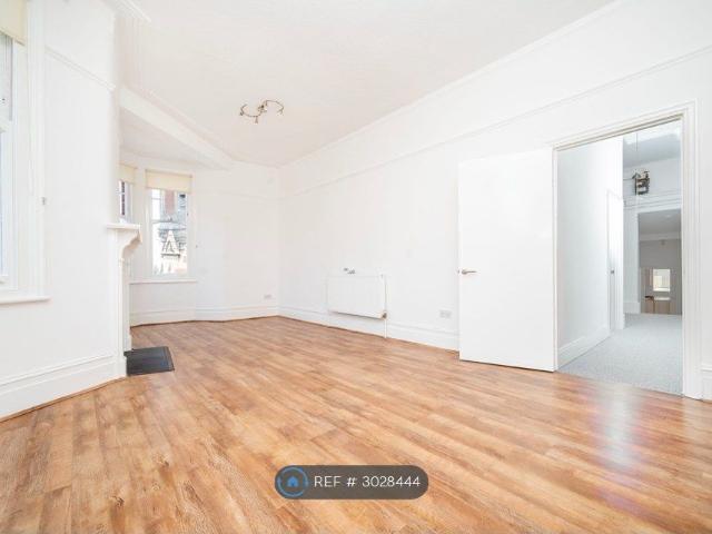 Dukes Mews, London N10, 2 bed flat to rent, £2,500 pcm | PrimeLocation