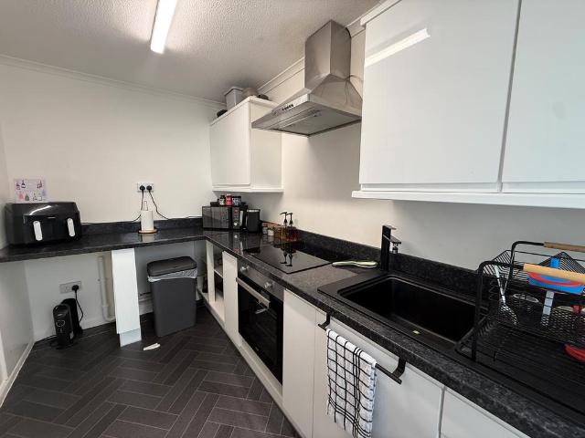 Dukes Mill, Romsey, SO51 2 bed flat to rent £1,100 pcm £254 pw