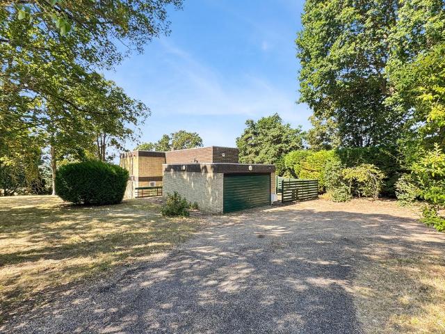 Dukes Park, Woodbridge, IP12 5 bed detached house to rent £2,850 pcm £658 pw