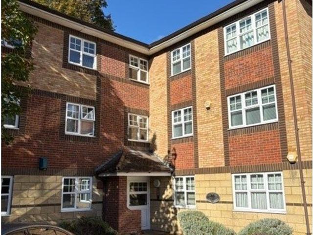 Dukes Ride, Luton LU2, 2 bed flat to rent, £1,300 pcm | PrimeLocation