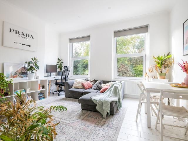 Dulwich Road, London SE24, 3 bed flat to rent, £3,200 pcm | PrimeLocation