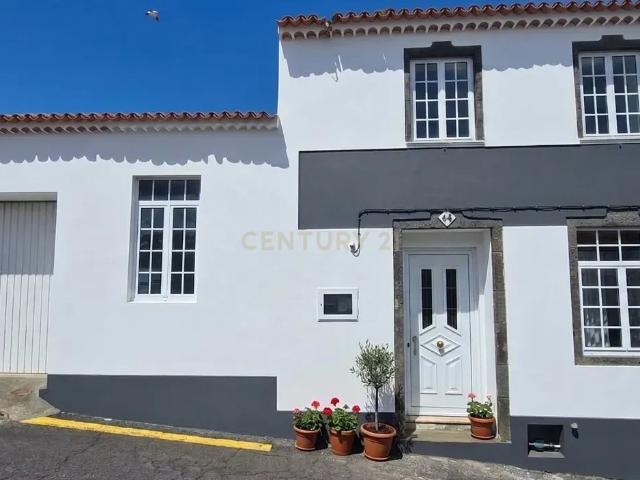 Dupla Oportunidade de Investimento com Vista Mar na Ilha de São Miguel