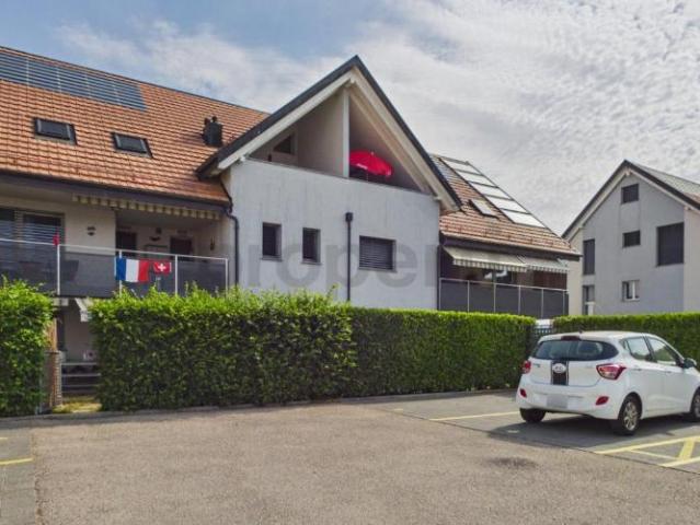 Südterrasse, freie Aussicht auf die Landschaft und inkludierte Parkplätze