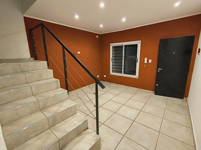 DUPLEX 3 AMB. C/ PATIO Y ENTRADA VEHICULO