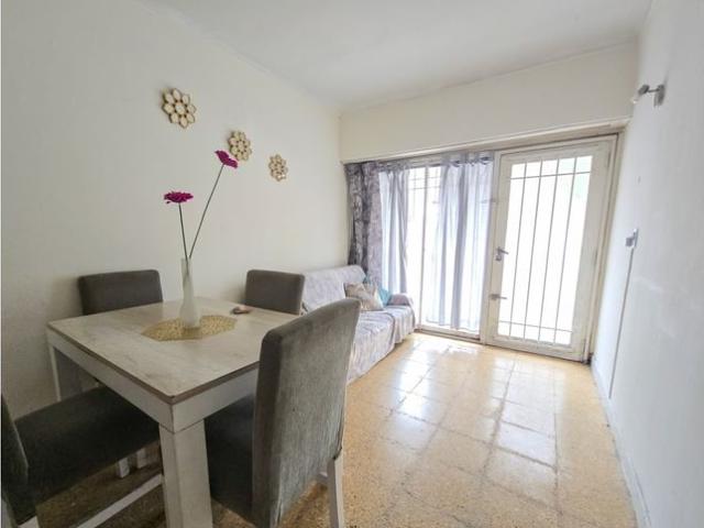 Dúplex 3 amb. con patio al frente Parque Luro