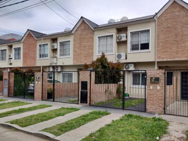 DUPLEX 3 AMB. C/FONDO LIBRE Y ENTRADA DE AUTO