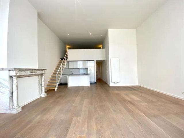 DUPLEX: 3 bedrooms 2 bathrooms