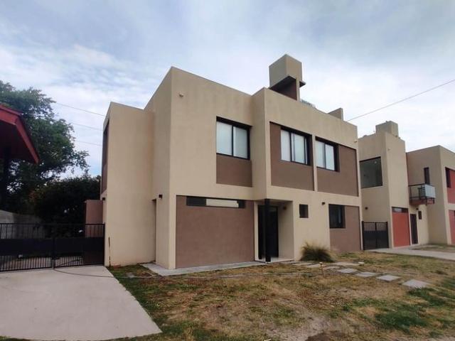 Duplex 3 dormitorios calle 517 esquina 16 Bº Cerrado El Cauquen