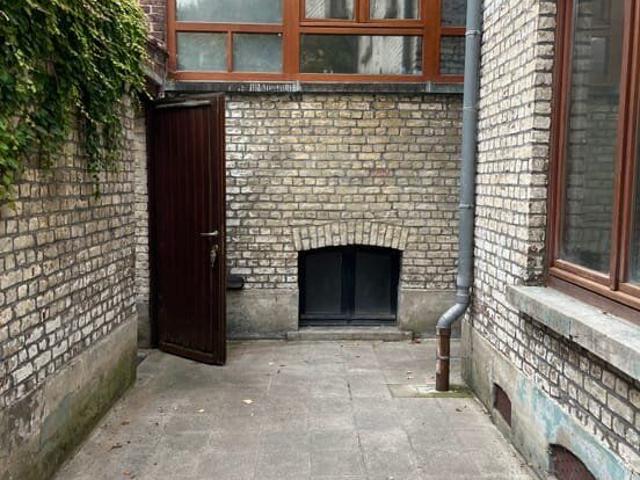 Duplex 1 chambre ± 90 m² avec cour et entrée privatives