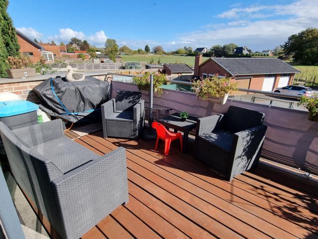 Duplex 1er ètage 2ch/1 bureau, terrasse à Les Bons Villers