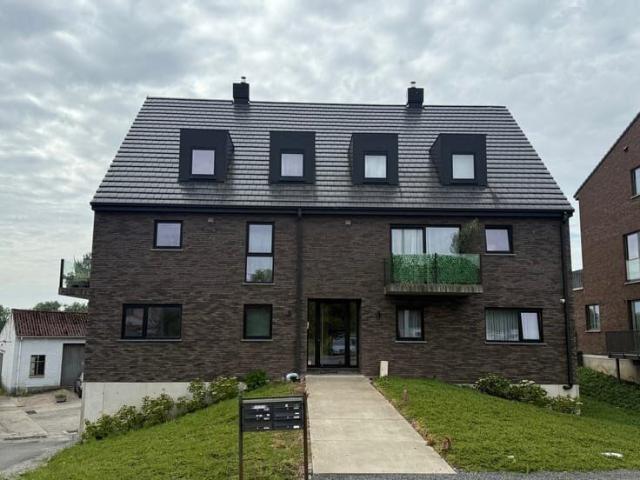 Duplex 1ste + 2de verd. met 2 slpks, terras en staanplaats
