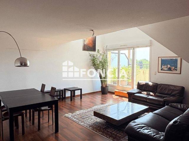 DUPLEX