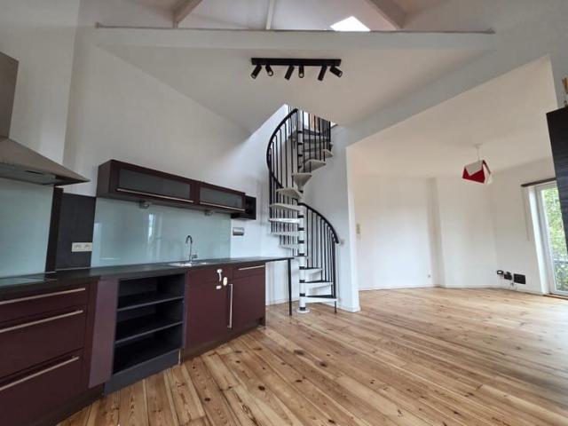 Duplex 2 ch. 86 m² rénové — dernier étage, vue dégagée
