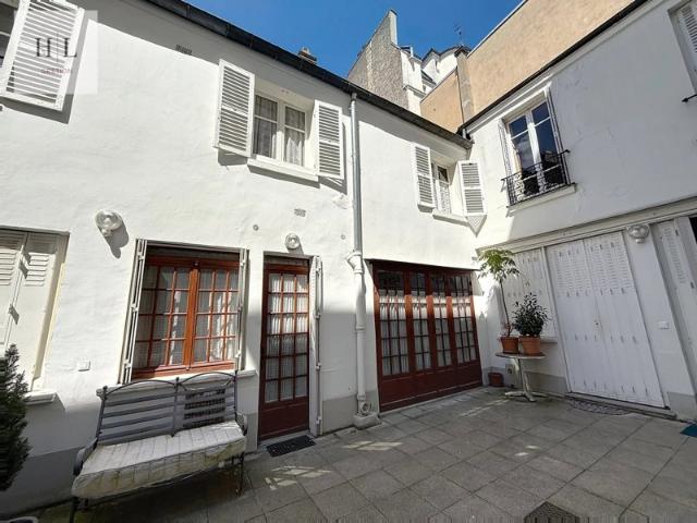 Duplex 3/4 pièces de 61 m² esprit petite maison à fort potentiel – Paris 17e