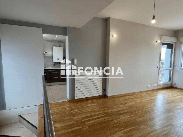 DUPLEX