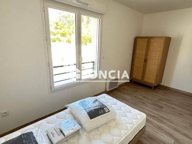 DUPLEX