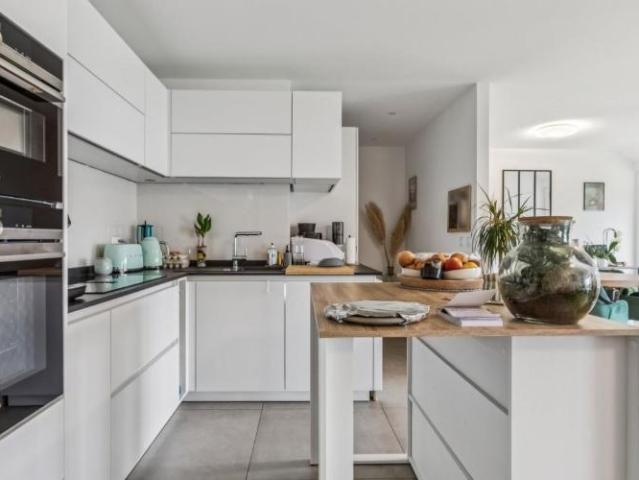 Schöne, neue und geräumige Maisonette Wohnung